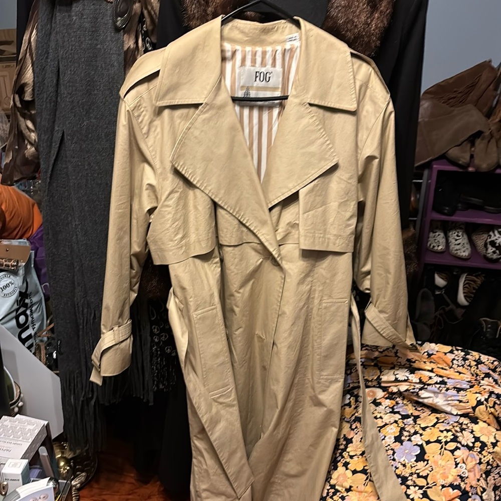 London Fog vintage tan trench coat size 4 regular.